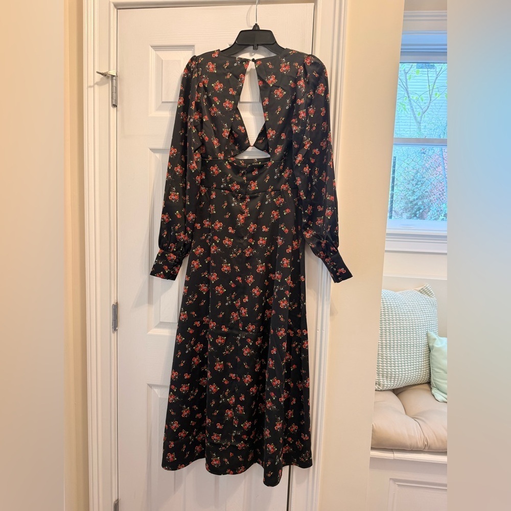 AFRM Viola Cutout Long Sleeve Midi Dress - Noir
Rose Garden - size small - Picture 7 of 9